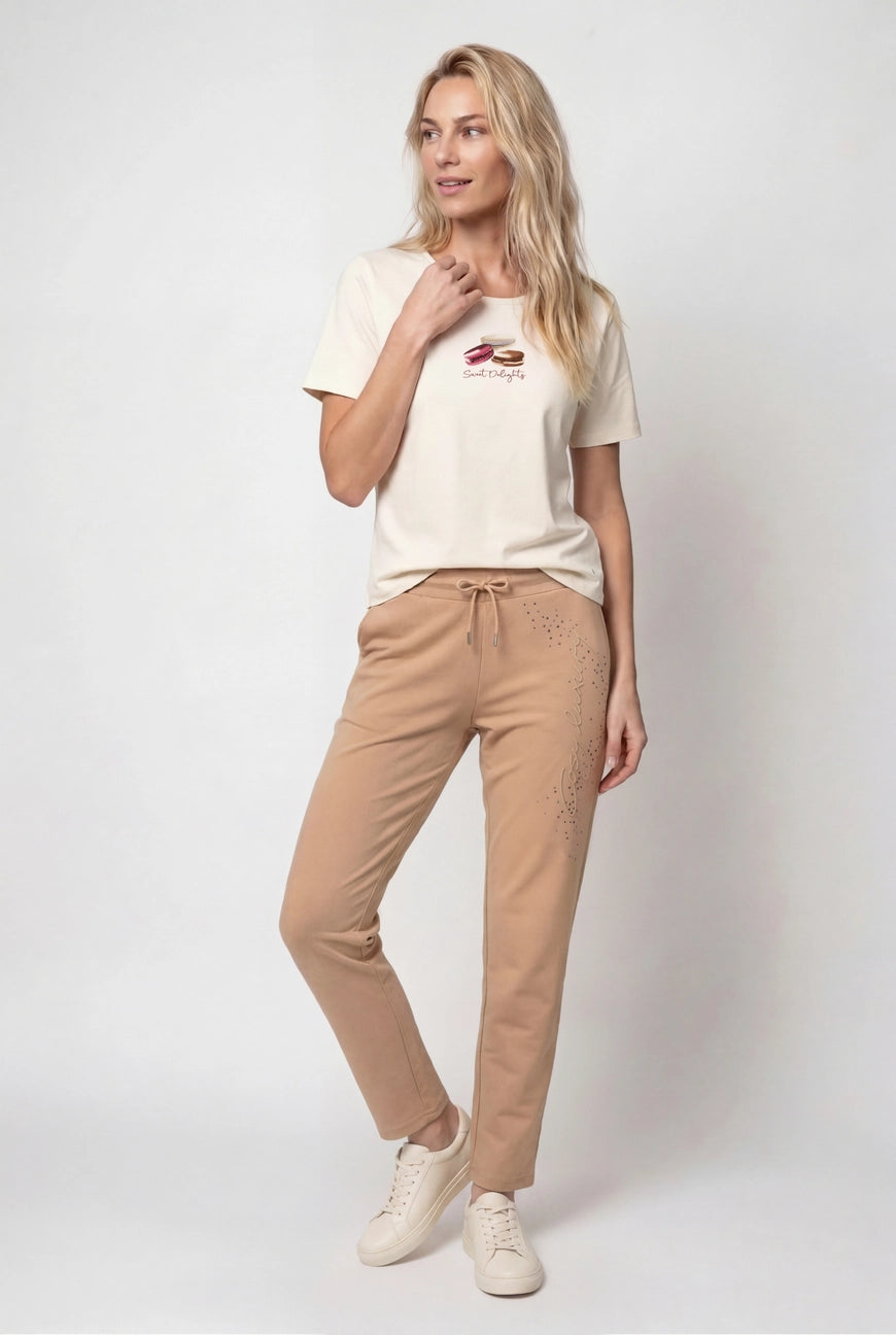 Monari T-Shirt „Sweet Delights“ mit Macaron-Motiv und Strass – Creme/Bordeaux