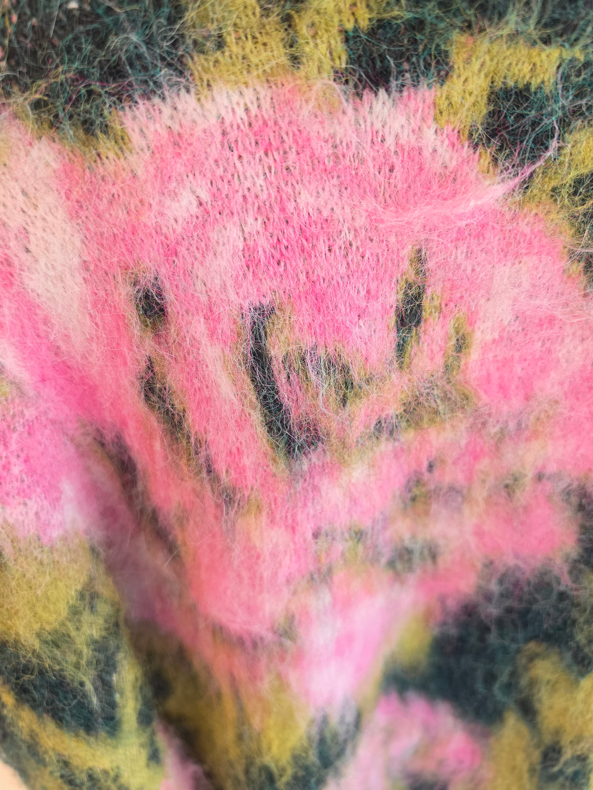 Flauschige Strickjacke Lippi mit Blumenmuster – Deep Forest/Pink Art.-Nr. 211730