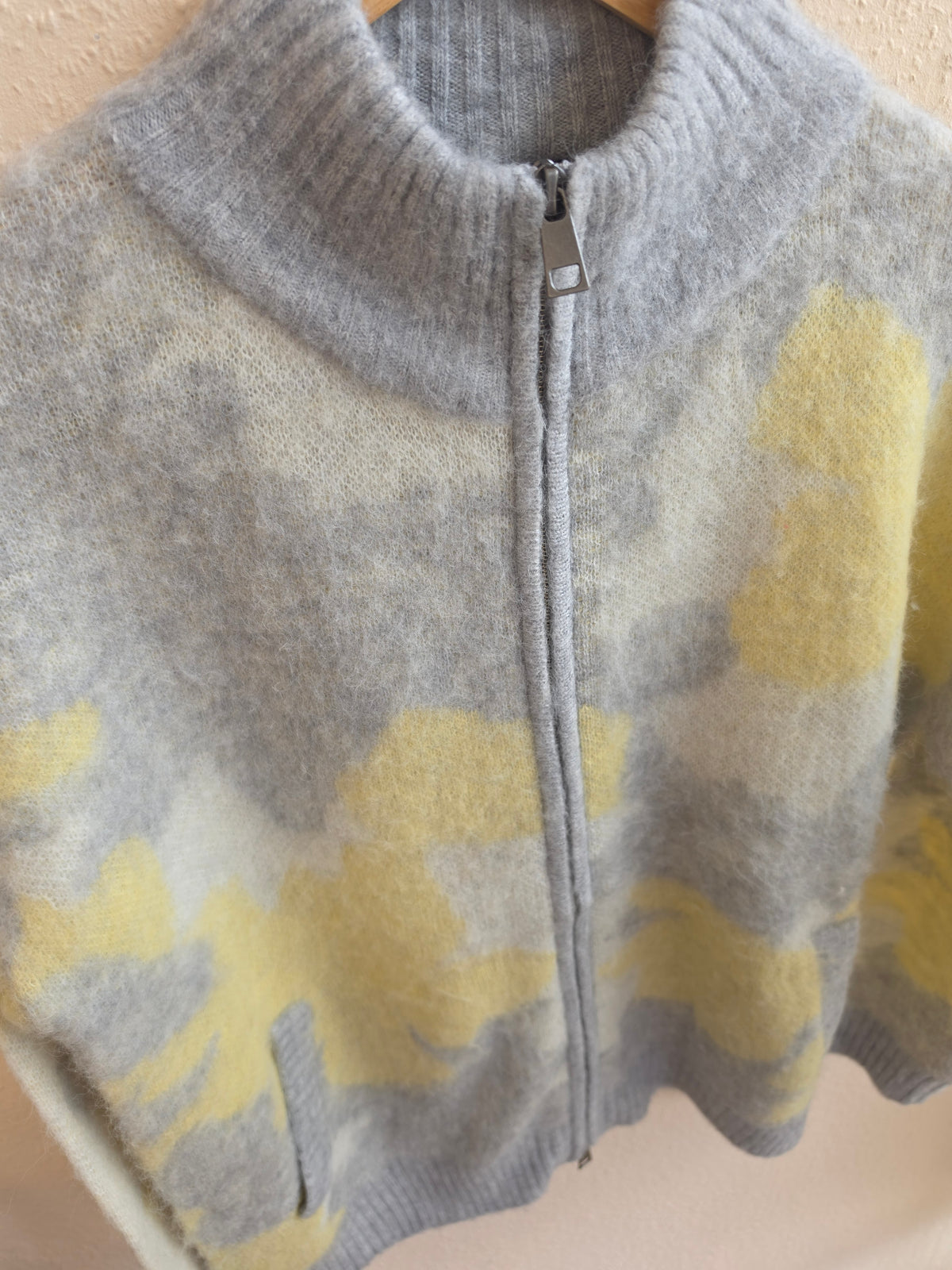 Flauschiger Cardigan Henny mit Wollanteil – Art.-Nr. 810925T