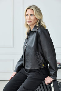 Lässige Lederoptik-Jacke mit Hemdkragen – Schwarz – Art.-Nr. 1130-670-910
