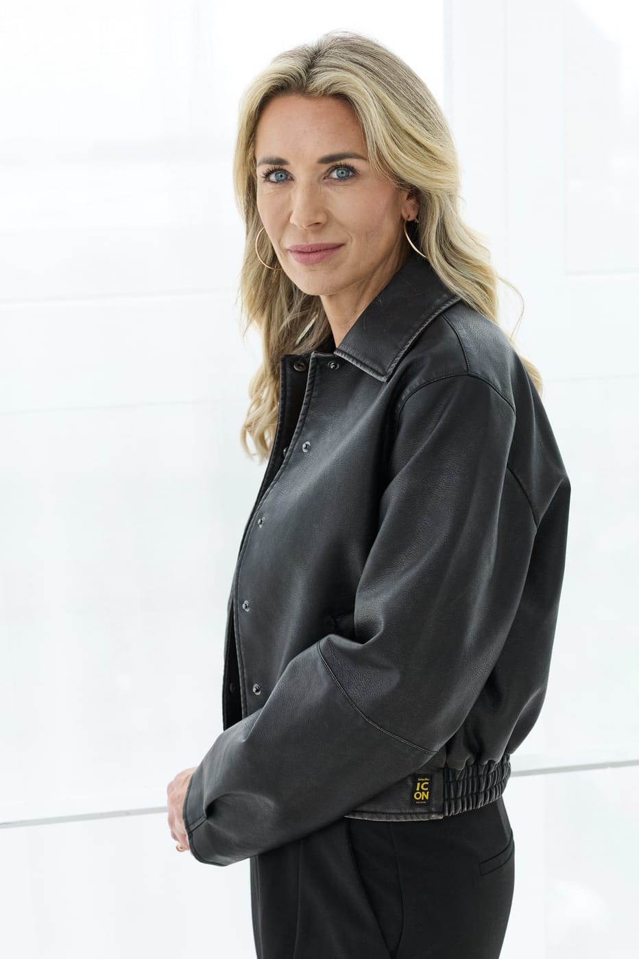 Lässige Lederoptik-Jacke mit Hemdkragen – Schwarz – Art.-Nr. 1130-670-910