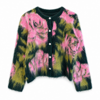 Flauschige Strickjacke Lippi mit Blumenmuster – Deep Forest/Pink Art.-Nr. 211730