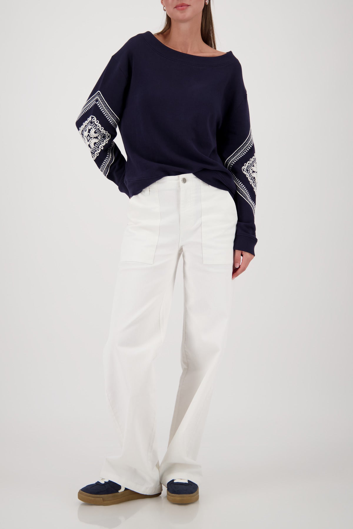 Sweatshirt mit Kordelstickerei _410254