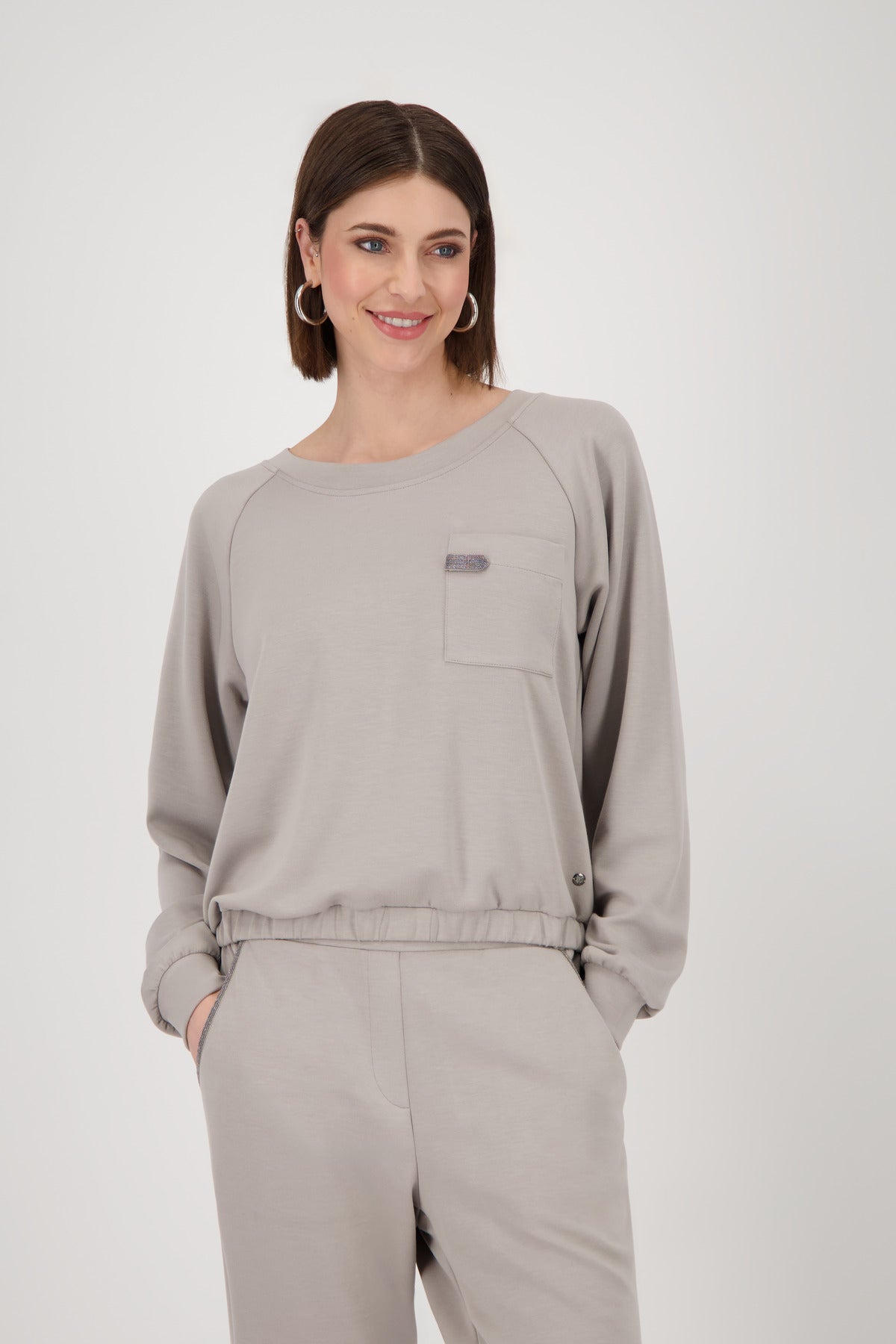 Sweatshirt mit Schmuck_808823