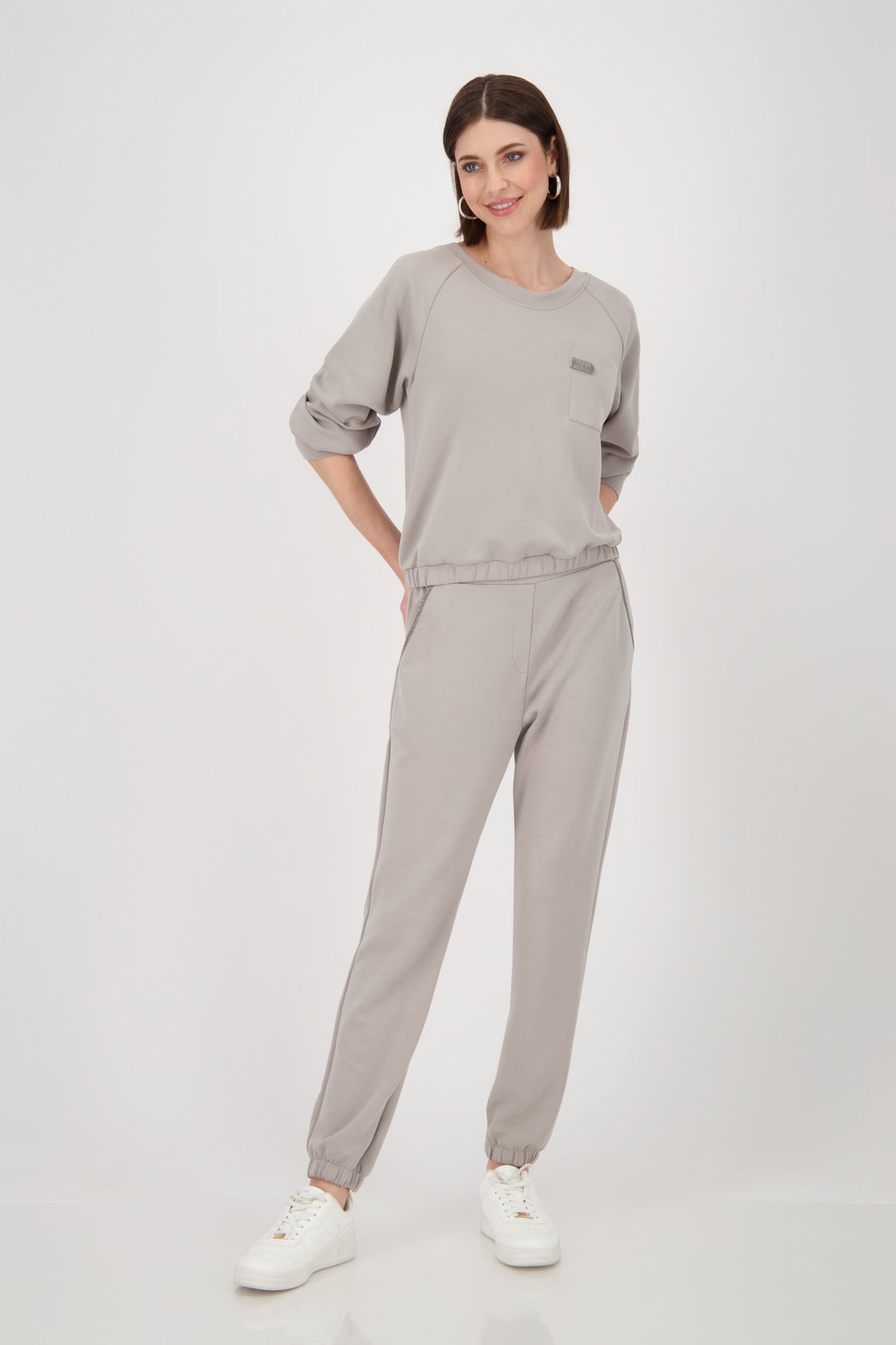 Sweatshirt mit Schmuck_808823